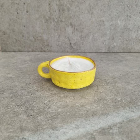 CANDLE IN CAPPUCCINO CUP - YELLOW